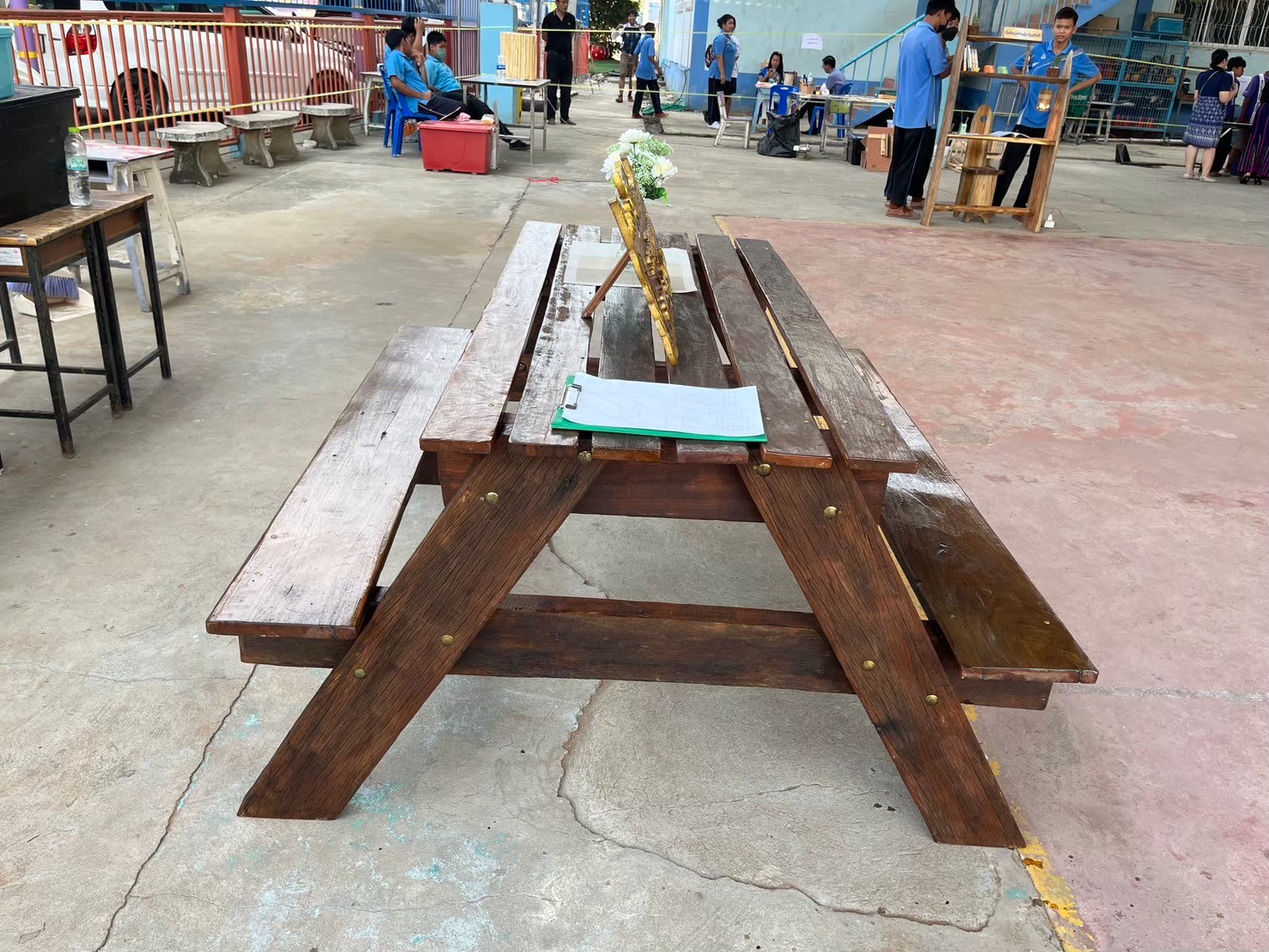 โต๊ะไม้ thumbnail