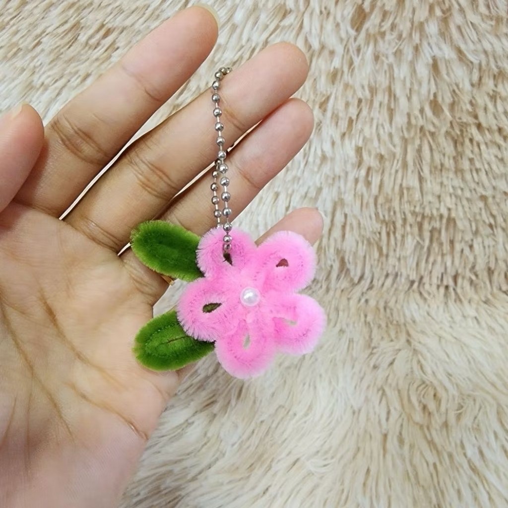 พวงกุญแจจากลวดกำมะหยี่ thumbnail