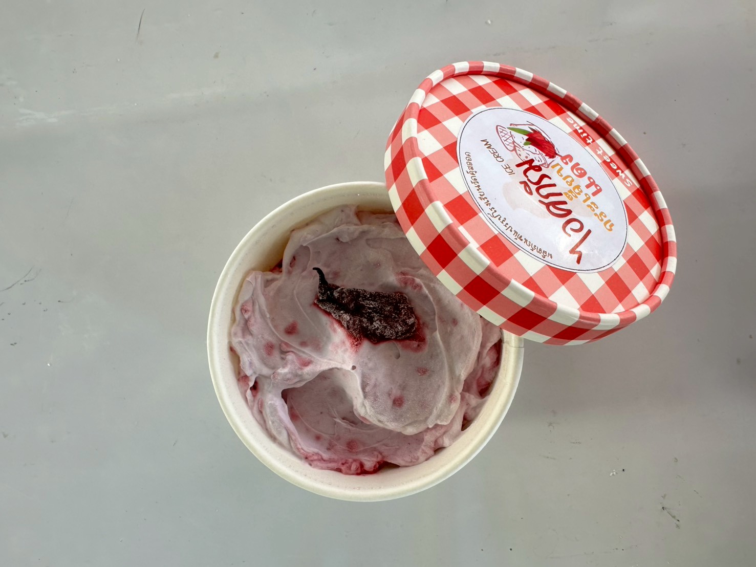 ไอศกรีมกระเจี๊ยบแดง