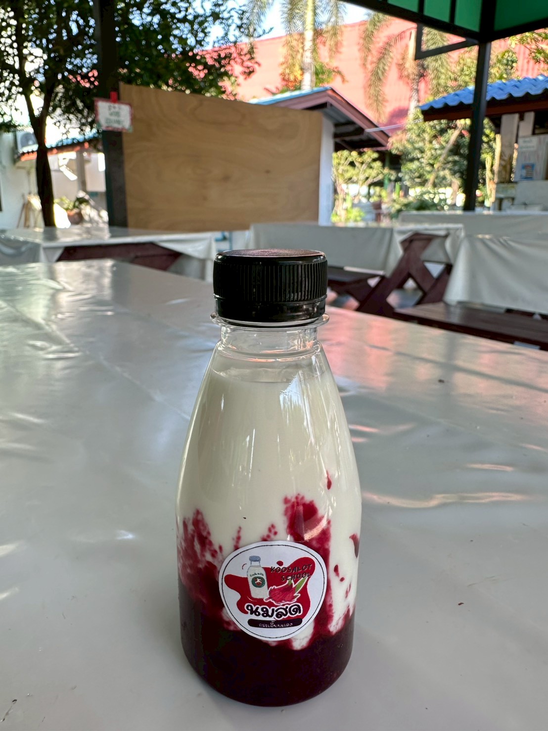 นมสดกระเจี๊ยบแดง